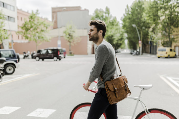 Conseils choisir et porter un sac pour homme BONNEGUEULE